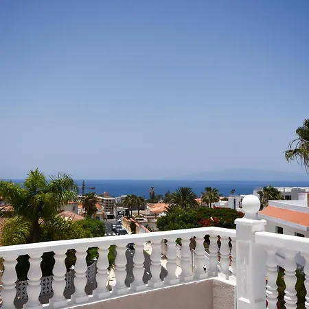 Beautiful 4 Bedroom Private Heated Pool Villa *
