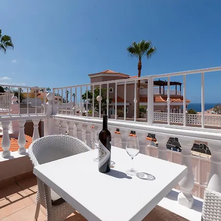 Beautiful 4 Bedroom Private Heated Pool Villa *