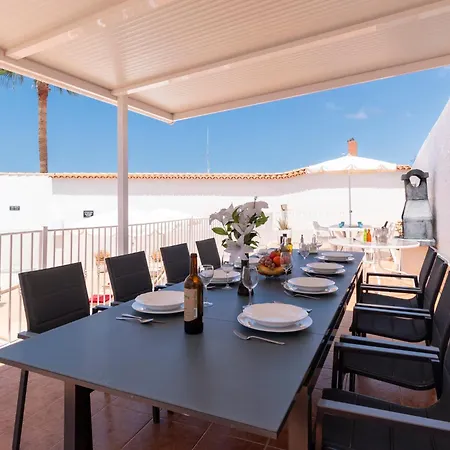 Beautiful 4 Bedroom Private Heated Pool Villa *